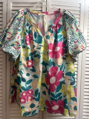 Floral Puff-Sleeve Women’s Top in Green  & Pink